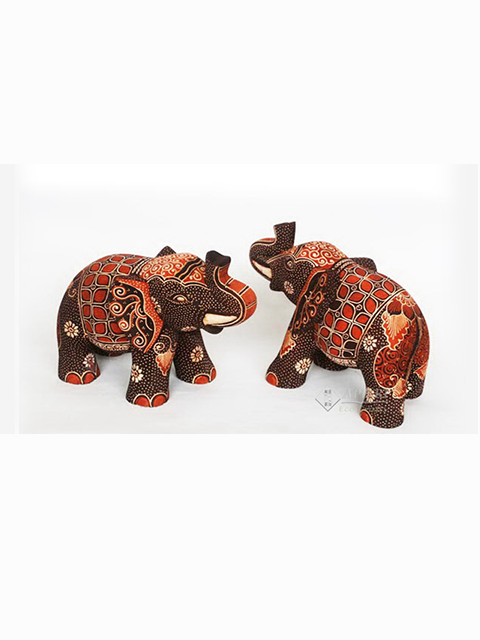 batik-wood-elephant-head-slightly-lifts-up