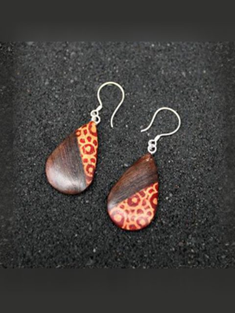 wooden-teardrop-earrings-flower